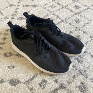 Nike Tennis shoes(MENS)